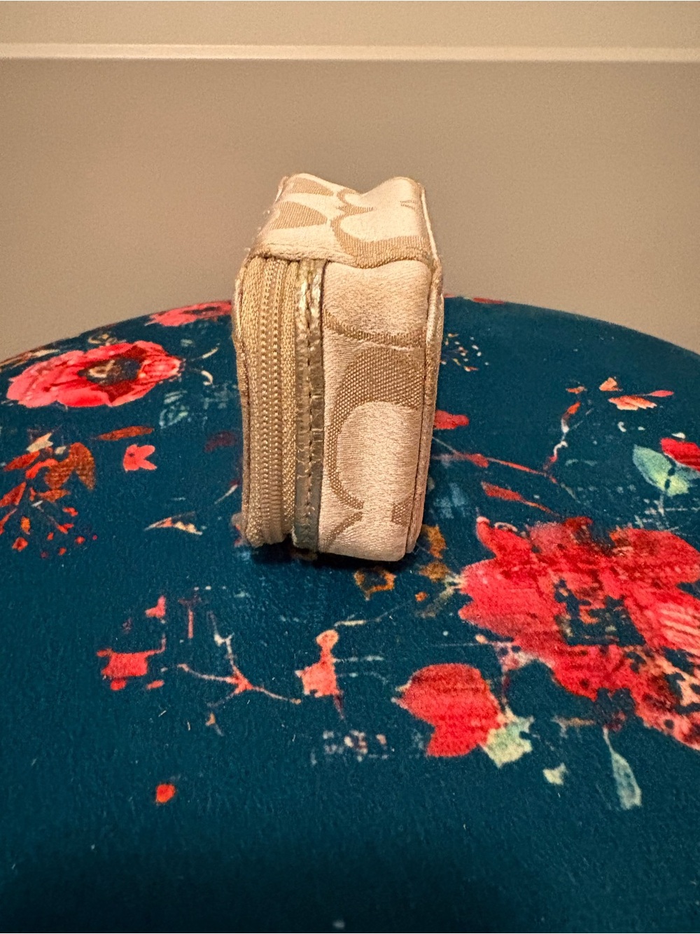 Coach Poppy Pill Box - Picture 3 of 7